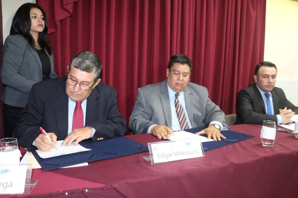 IAIP y UTEC firman Carta de Entendimiento