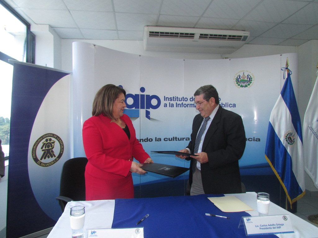 IAIP y PGR firman convenio de apoyo