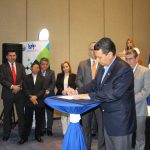 Jorge Santacruz, Representante Legal de ARENA durante la firma de carta compromiso por la transparencia legislativa y municipal