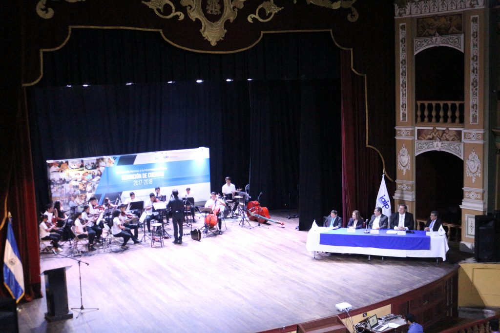 Filarmónica y Comisionados del IAIP en Teatro Nacional de Santa Ana
